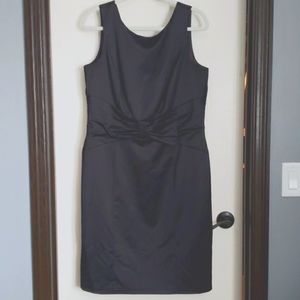 Like new sz 14 sheath with gathered bow waist.